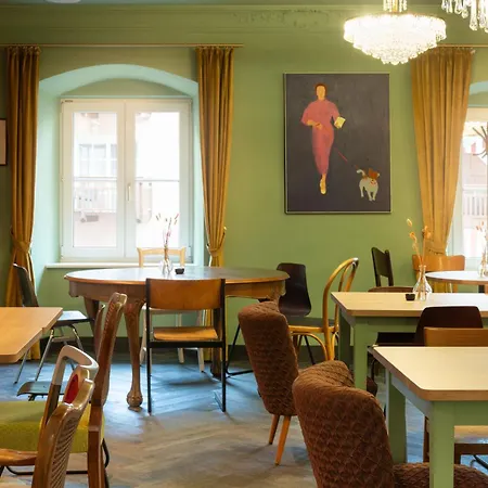 Schwarzes Roessl Bed and Breakfast 3*